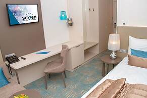 Hotel Seven