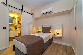 Ece Marina Suites