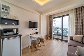 Ece Marina Suites
