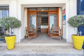 Ece Marina Suites