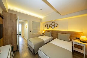 Ece Marina Suites