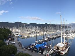 Ece Marina Suites