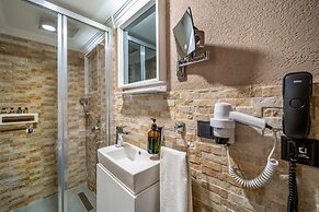 Ece Marina Suites
