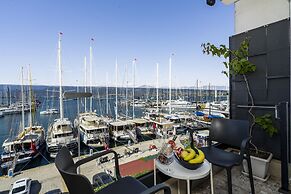 Ece Marina Suites