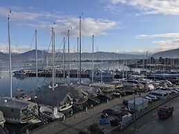 Ece Marina Suites
