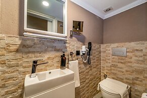 Ece Marina Suites
