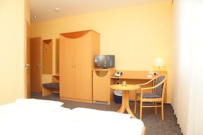 Warias Hotel & Restaurant