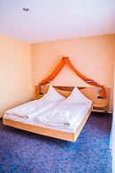Warias Hotel & Restaurant