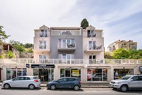 California Apartments III