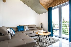 California Apartments III