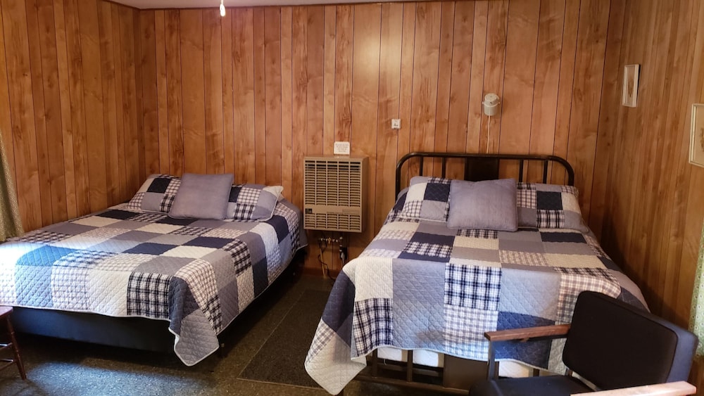Miners Bay Lodge
