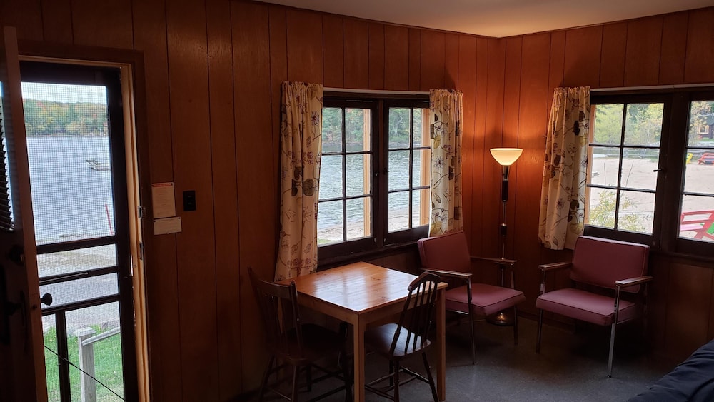 Miners Bay Lodge