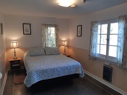 Miners Bay Lodge