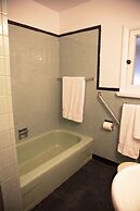 Miners Bay Lodge