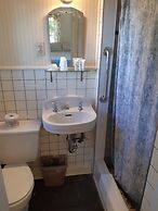 Miners Bay Lodge