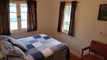Miners Bay Lodge