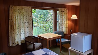 Miners Bay Lodge