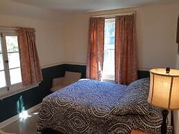 Miners Bay Lodge