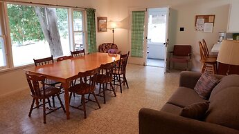 Miners Bay Lodge