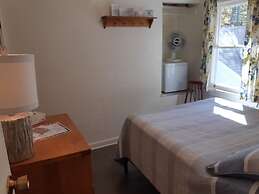 Miners Bay Lodge