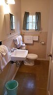 Miners Bay Lodge