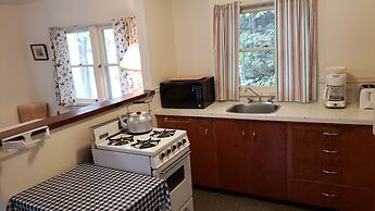 Miners Bay Lodge