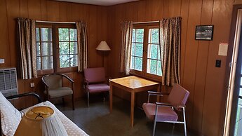 Miners Bay Lodge