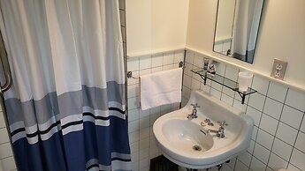 Miners Bay Lodge