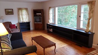 Miners Bay Lodge