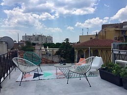 Live Life Plaka