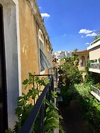 Live Life Plaka