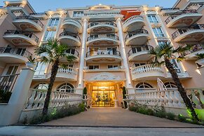 Venera & Anastasia Palace Apartments