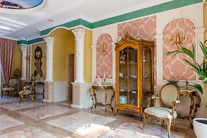 Venera & Anastasia Palace Apartments