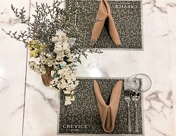 Crevice Hotel