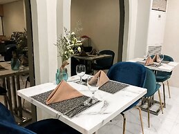 Crevice Hotel