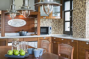 Filon Ktima Beachfront Upscale Villa