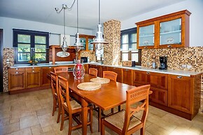 Filon Ktima Beachfront Upscale Villa
