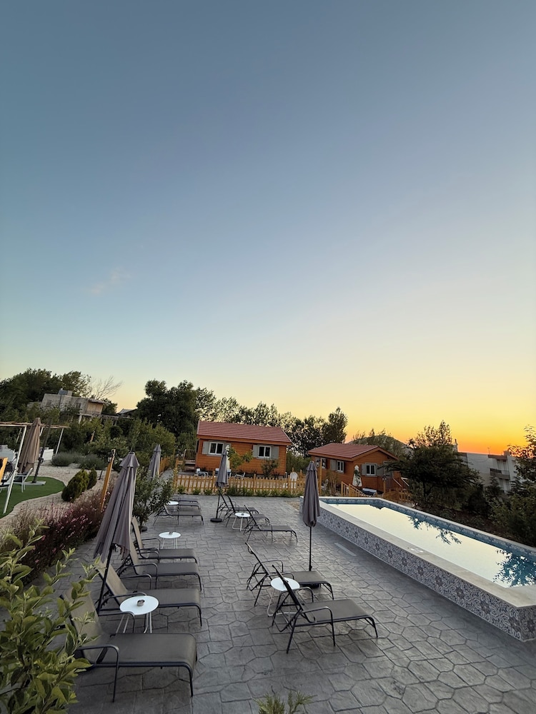 Beit Mirna Guesthouse & Chalet