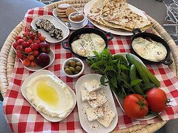 Beit Mirna Guesthouse & Chalet