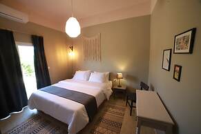 Beit Mirna Guesthouse & Chalet