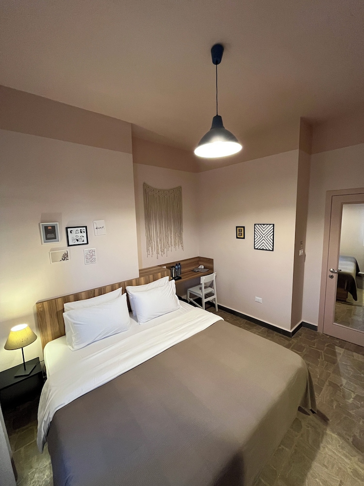 Beit Mirna Guesthouse & Chalet