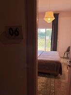 Beit Mirna Guesthouse & Chalet