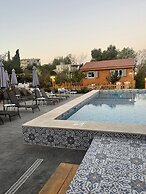 Beit Mirna Guesthouse & Chalet