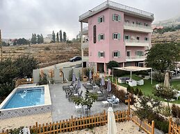 Beit Mirna Guesthouse & Chalet