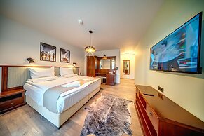 Mountain Lake Hotel