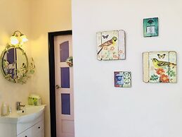Straybirds BnB