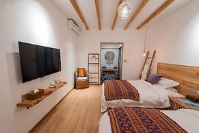 Dali Orchard Suites