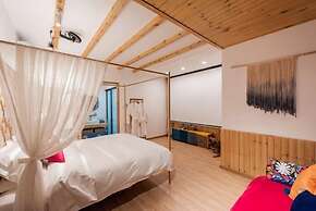 Dali Orchard Suites
