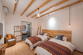 Dali Orchard Suites
