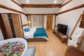 Dali Orchard Suites